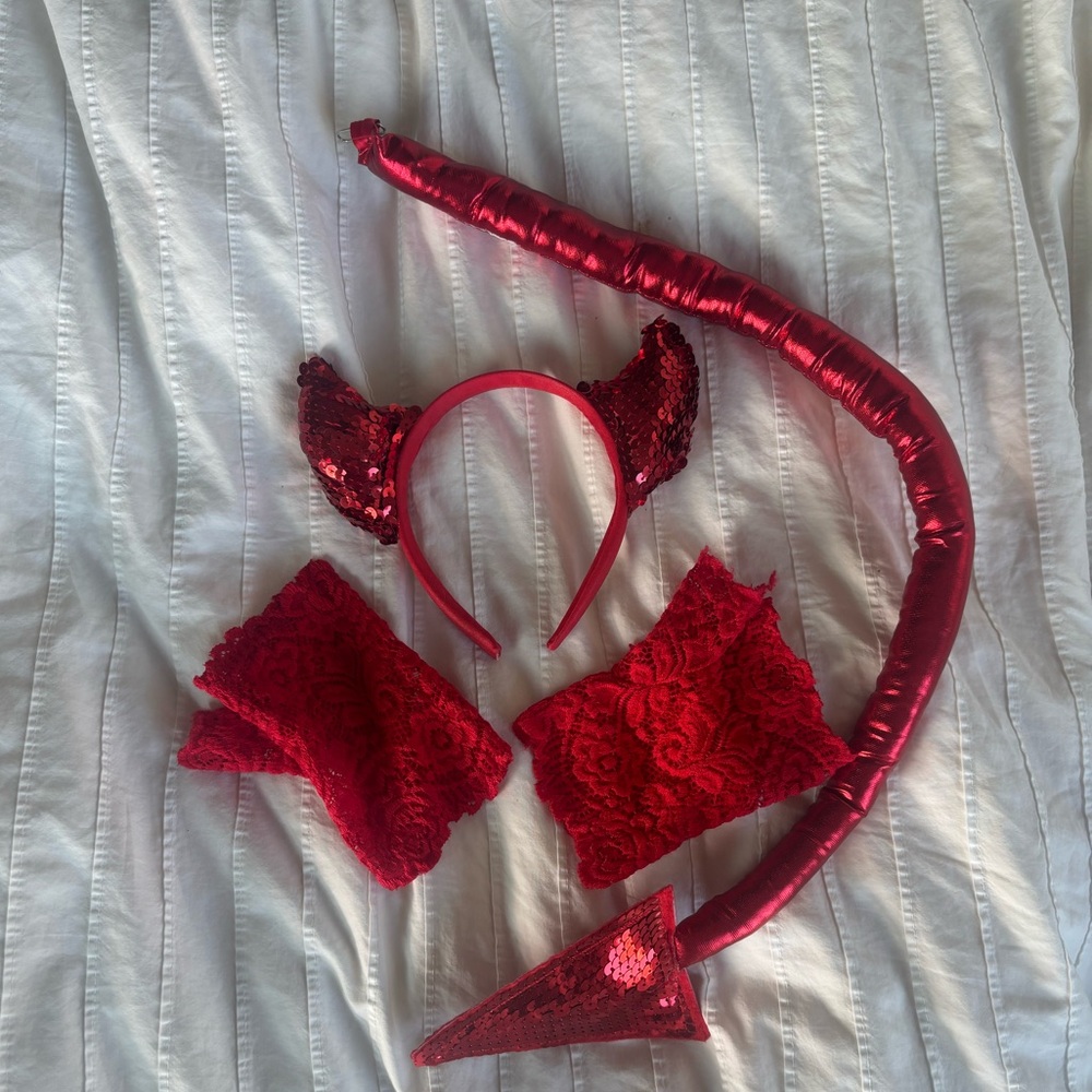 HALLOWEEN COSTUME - DEVIL